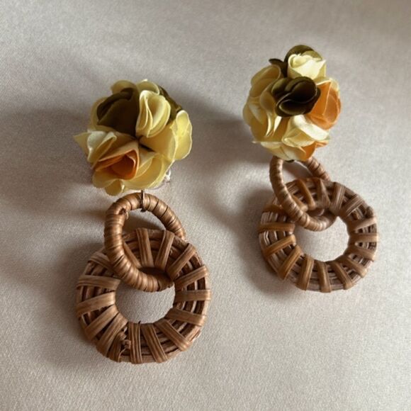 boho flower dangle earrings A550 - Picture 4 of 6